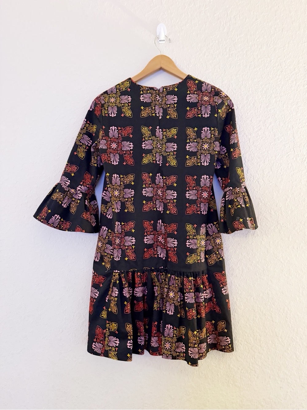 La DoubleJ 24/7 Printed Bell Sleeve Kaleidoscope Medallion Mini Dress Size XS - Picture 7 of 7